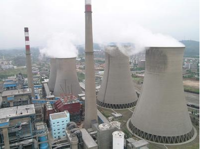 (圖:電廠脫硫現(xiàn)場工作)