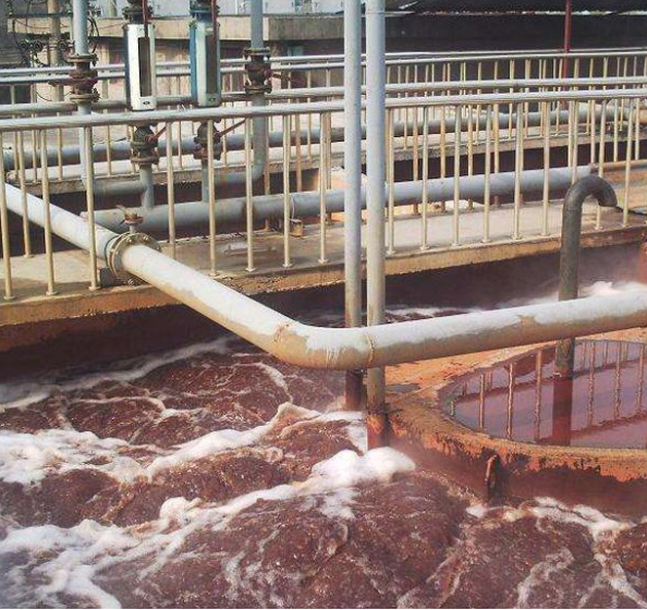 (圖:紡織廠污水泡沫現(xiàn)場(chǎng))