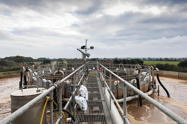 (圖:垃圾滲濾液泡沫現(xiàn)場(chǎng))