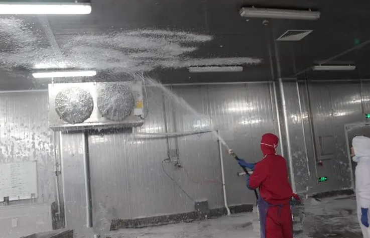 (圖:清洗劑清洗現(xiàn)場泡沫)