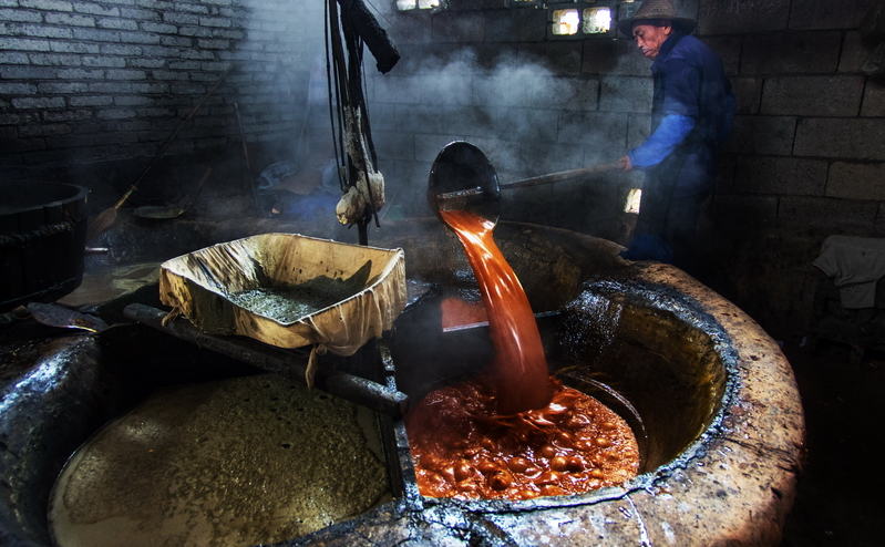 (圖:古法制糖工藝)