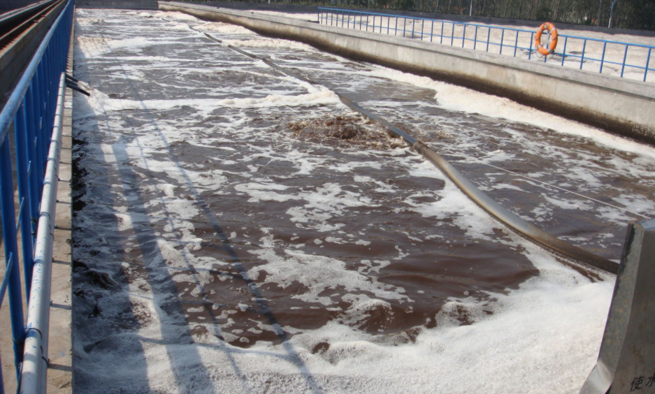 (圖:焦化廠污水廢水起泡現(xiàn)場)